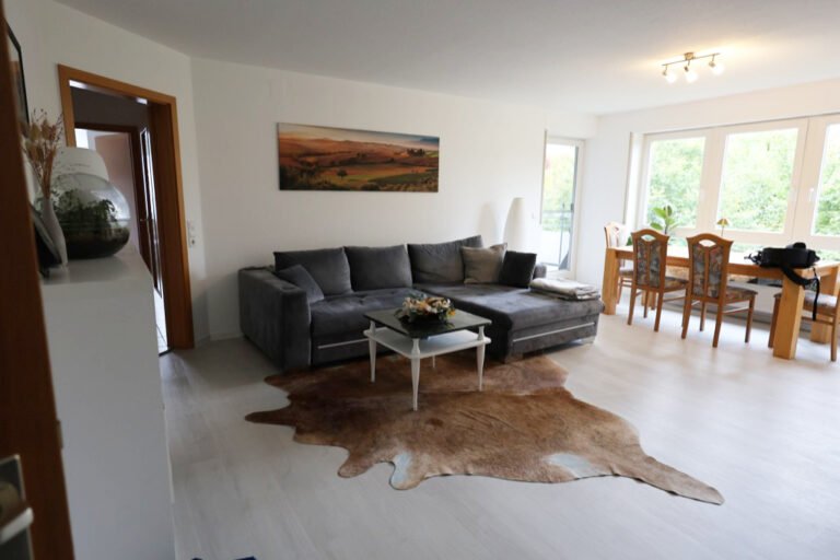 Gepflegte 3,5-Zimmer-Wohnung mit Balkon und Tiefgaragenstellplatz