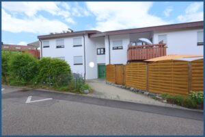 2,5-Zimmer-Dachgeschosswohnung mit Einzelgarage