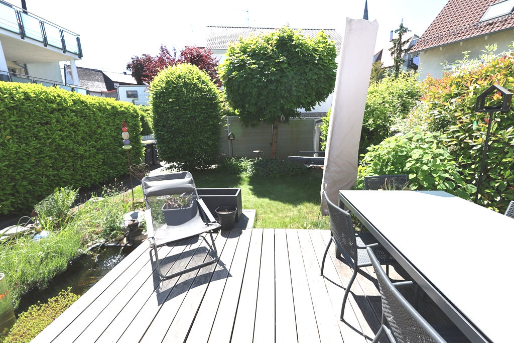 Terrasse mit Garten