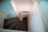VERKAUFT: 4-Zimmer-Wohnung im Maisonette-Stil mit Dachterrasse, Balkon und Tiefgaragenbox - Treppe ins Studio