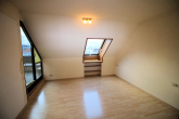 VERKAUFT: 4-Zimmer-Wohnung im Maisonette-Stil mit Dachterrasse, Balkon und Tiefgaragenbox - Schlafzimmer