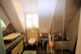 Vermietet: Moderne 4-Zimmer-Maisonette-Wohnung mit Balkon und Garage - Modernes Bad