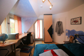 Vermietet: Moderne 4-Zimmer-Maisonette-Wohnung mit Balkon und Garage - Schlafzimmer
