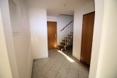Schöne 3,5-Zimmer-Maisonette-Wohnung mit Balkon und Tiefgaragenstellplatz - Flur