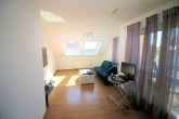 Sofort beziehbar: Moderne 2,5-Zimmer-Maisonette-Wohnung mit Tiefgaragenstellplatz - Wohn-/Essbereich