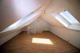 Sofort beziehbar: Moderne 2,5-Zimmer-Maisonette-Wohnung mit Tiefgaragenstellplatz - Studio/Hobbyraum